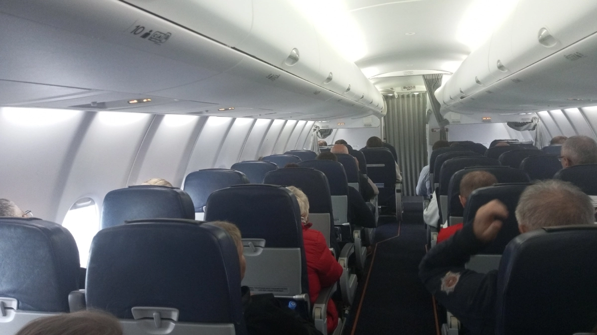 Почему нельзя надевать черные носки в самолет: ответ профессионального бортпроводника