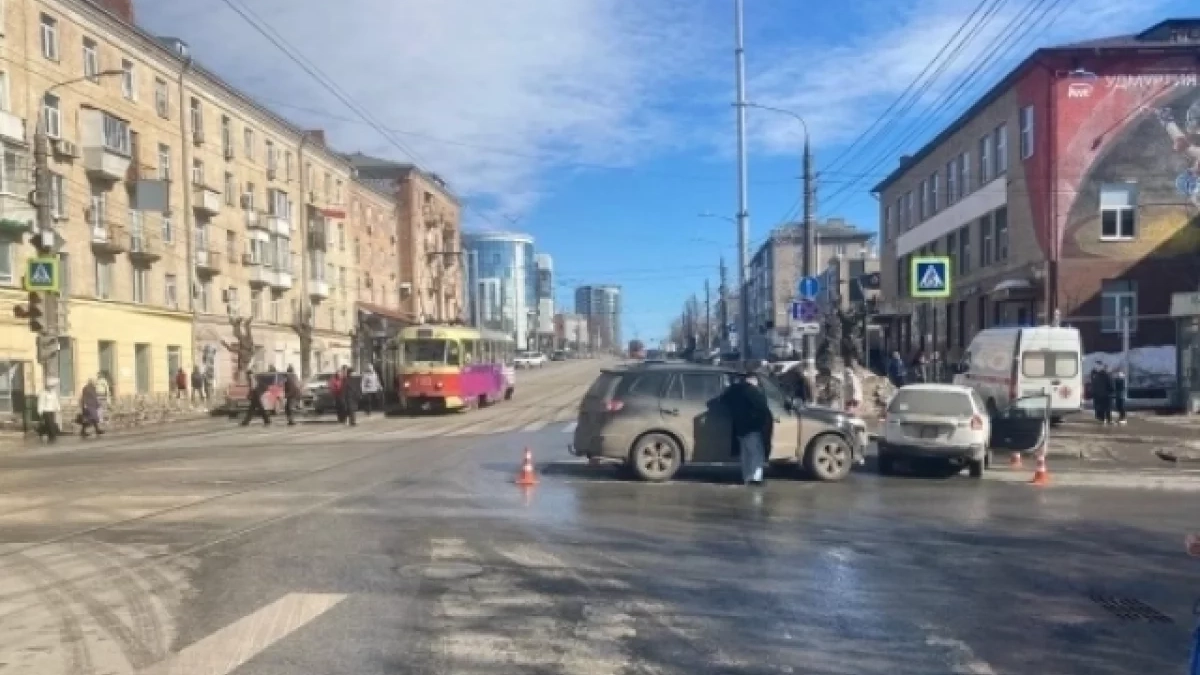 Нарушение правил приоритета при повороте привело к ДТП с тремя пострадавшими в Удмуртии