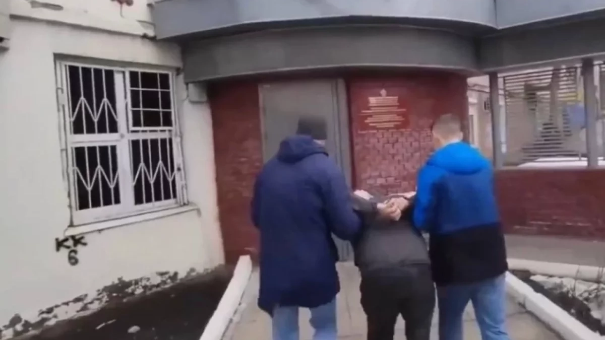 Начальник отдела удмуртского центра социальных выплат задержан за взятку в 500 тысяч рублей