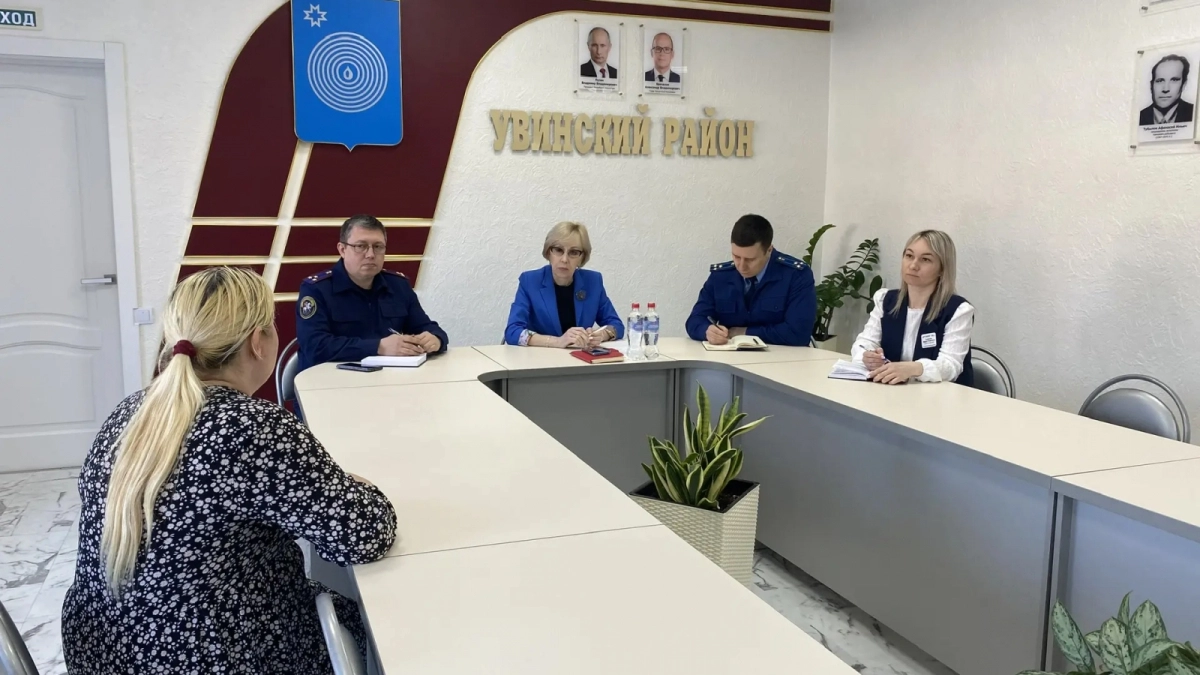 В Удмуртии руководитель межрайонного следственного отдела и Уполномоченный по правам ребенка провели совместную консультацию граждан