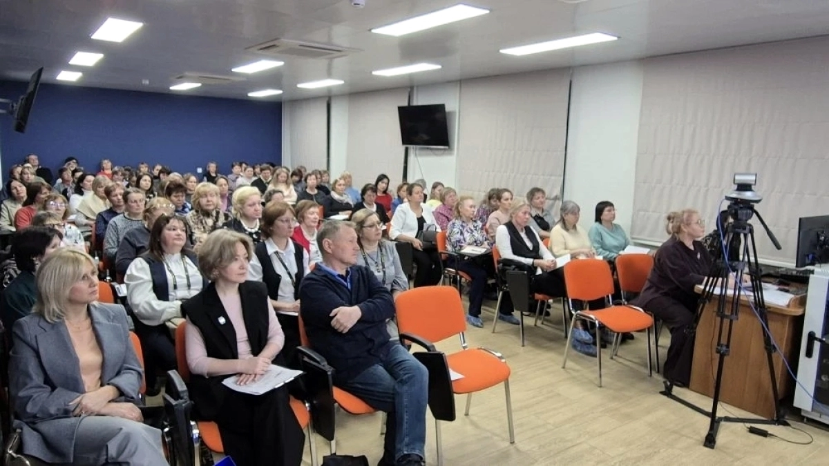 В Удмуртии обсудили улучшение книжных кабинетов в школах