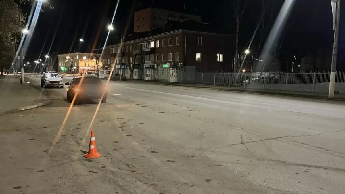 Пьяный водитель на незарегистрированном автомобиле сбил 19-летнего пешехода на тротуаре в Глазове