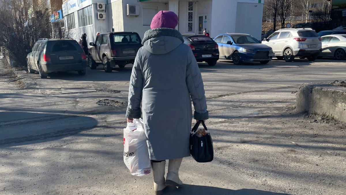 С 1 апреля социальные пенсии начнут начислять в увеличенном размере