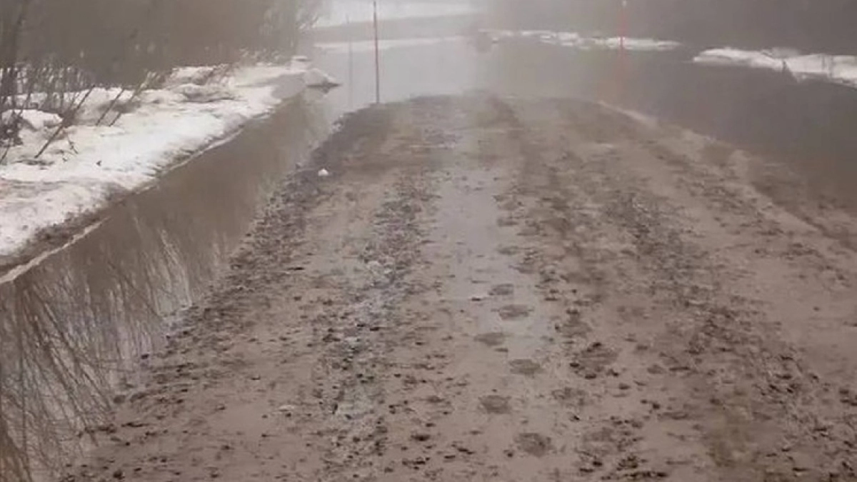 В Удмуртии перекрыли дорогу к селу из-за разлива воды