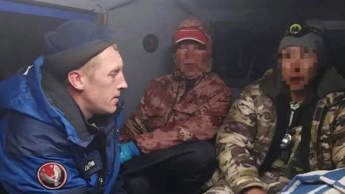 В Удмуртии спасатели эвакуировали рыбаков с разрушающегося льда Камы