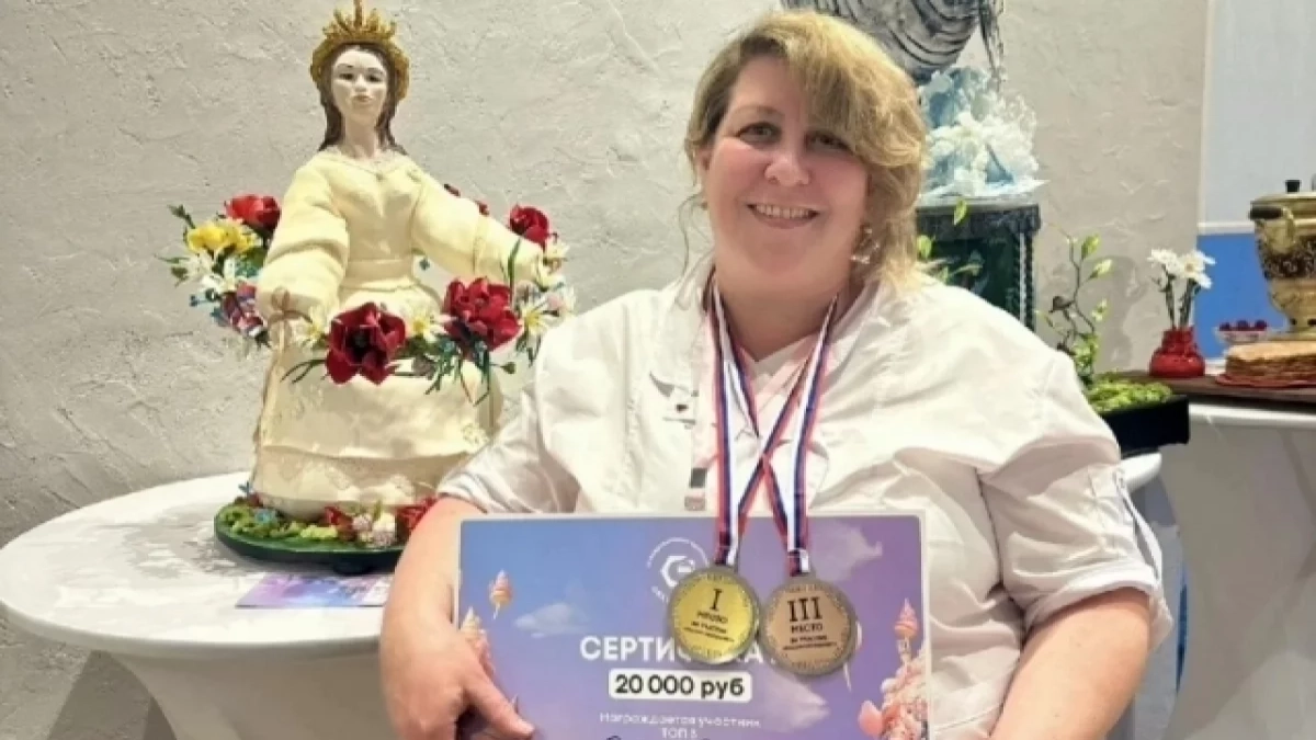 Кондитер из Удмуртии завоевала две медали на Международном чемпионате по антигравитационным тортам