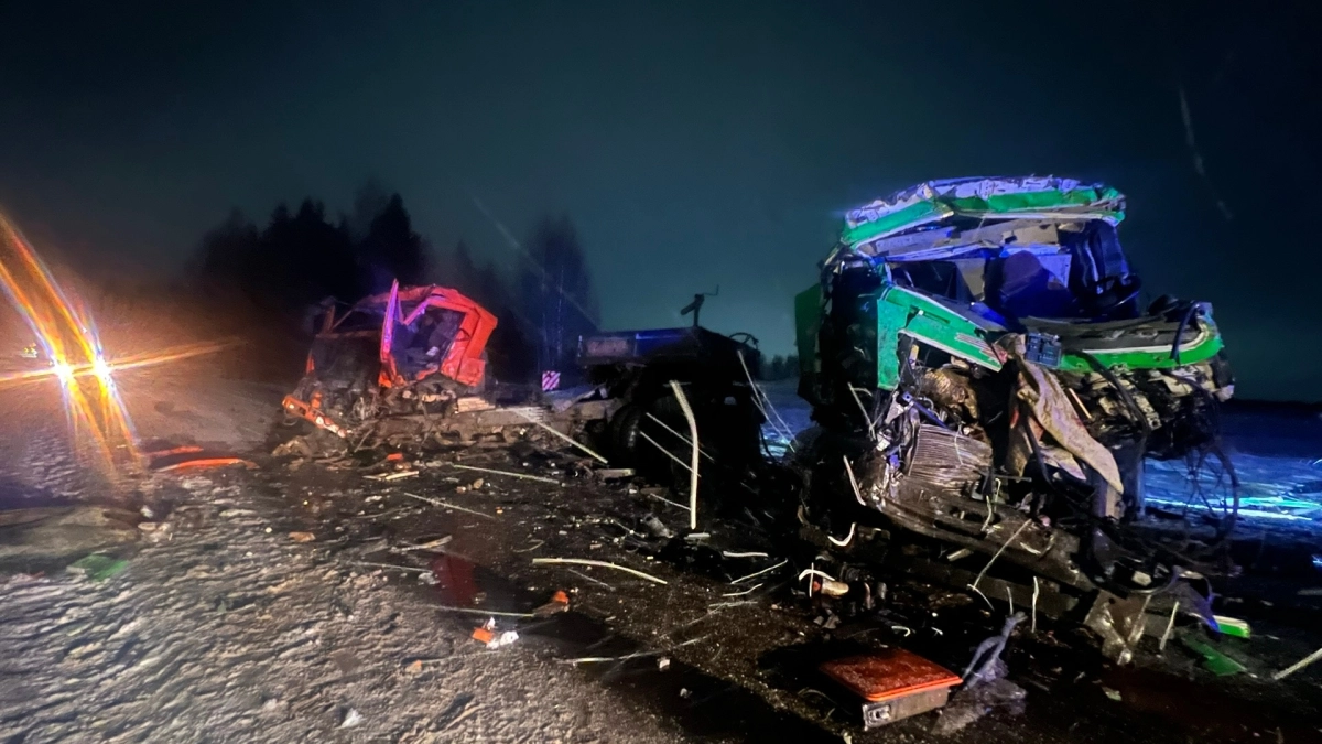 В Удмуртии при столкновении двух грузовиков погибли два человека