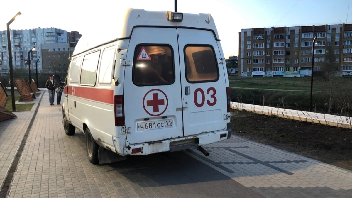 Надо ли пропускать машину скорой помощи, если стоишь на светофоре прямо под камерами