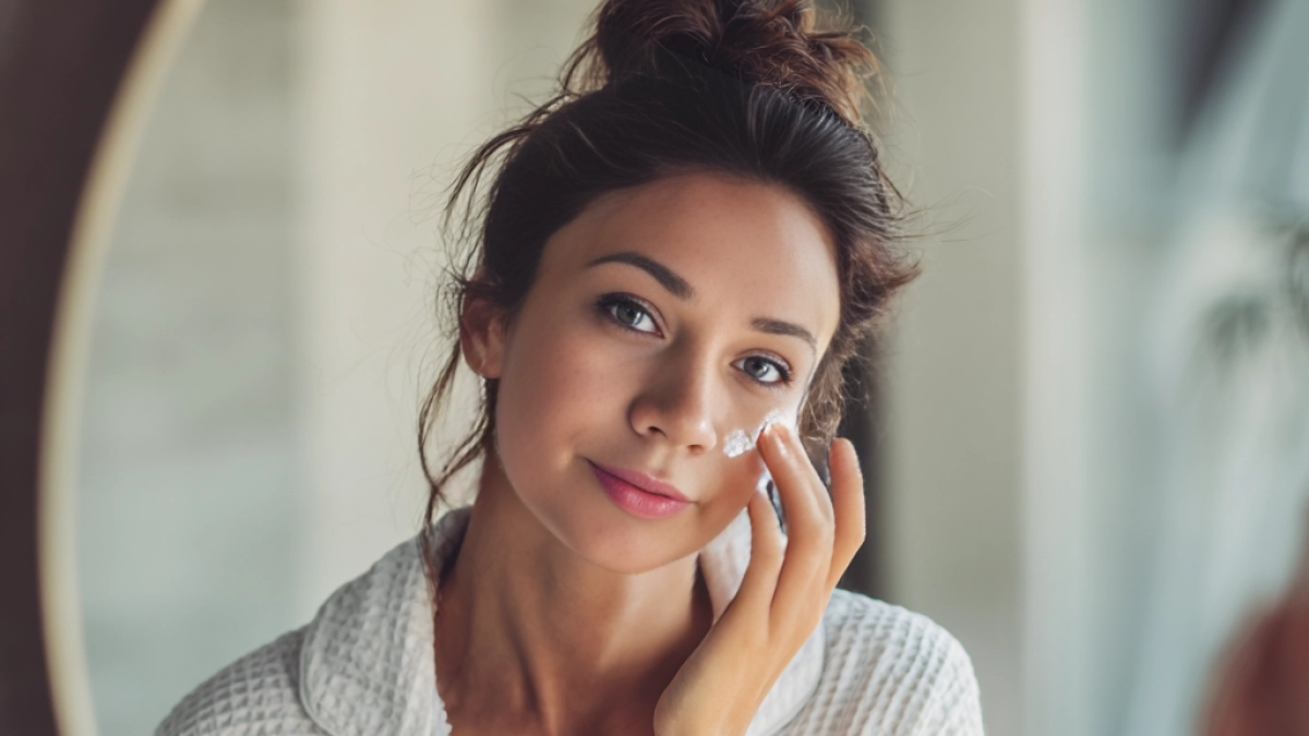 Овал лица четкий без массажей: одно движение у зеркала — и второй подбородок "изчезает" на глазах