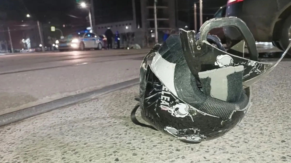 В Ижевске 18-летний водитель мопеда, не имевший прав, погиб в ночном ДТП 