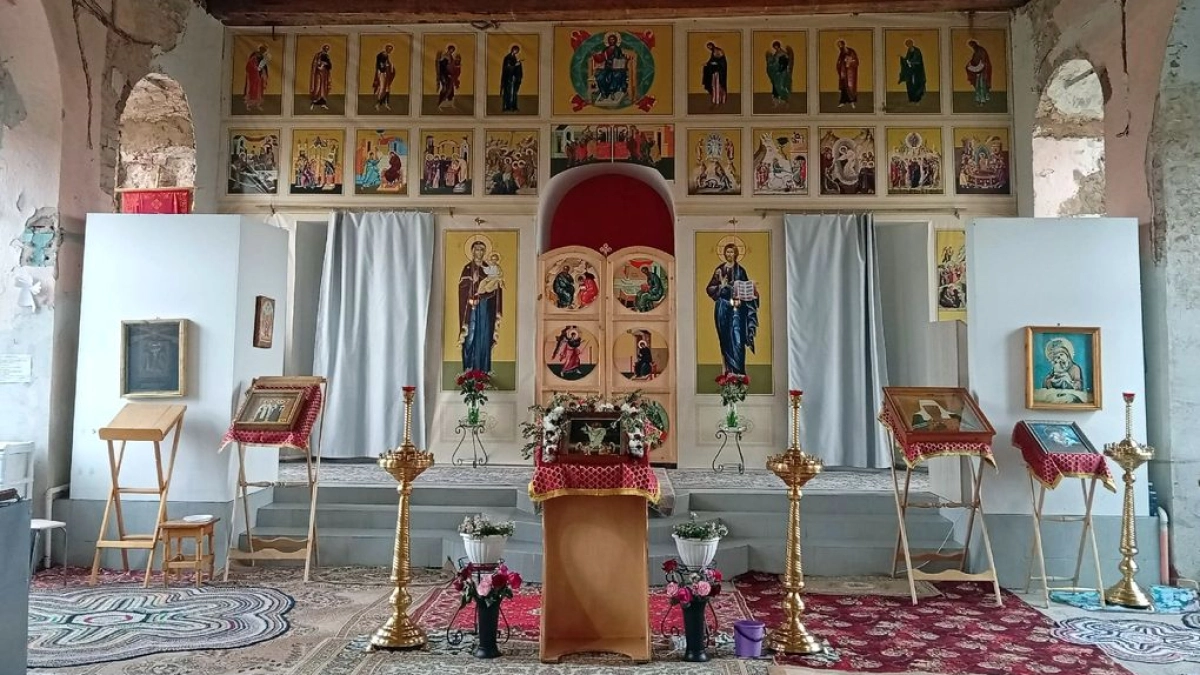 В восстанавливаемом храме в Удмуртии установили новый иконостас