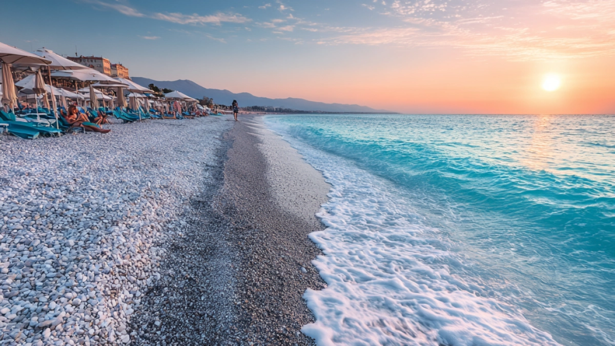 "Баунти-курорт" в Крыму: бархатный пляж, бирюзовое море и сотни развлечений – хит 2026-го