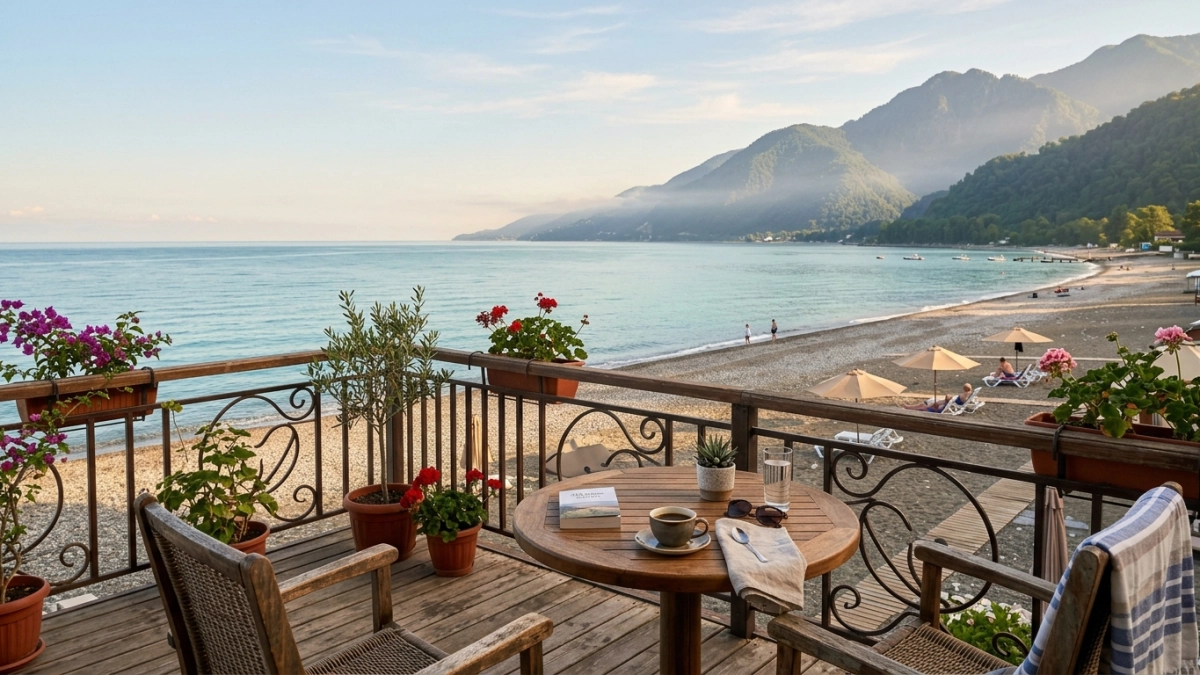 Райский уголок в Абхазии: море чище, чем в Сочи, а до российской границы — всего 7 км