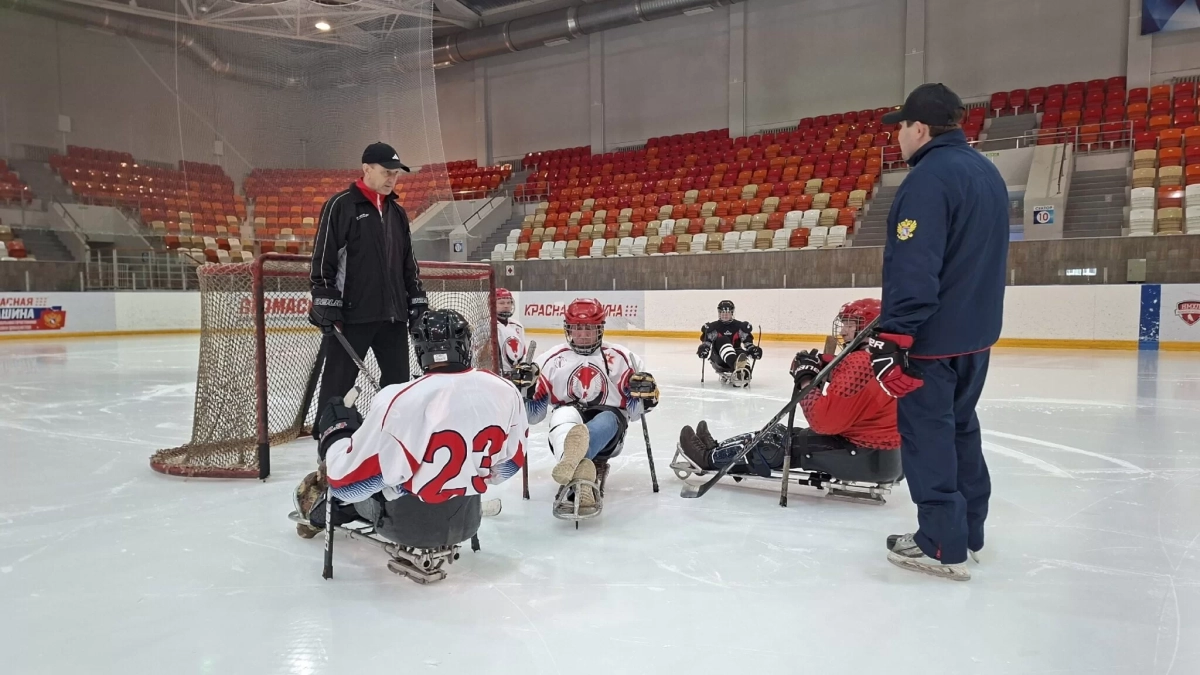 В Глазове открыли секцию следж-хоккея для реабилитации ветеранов СВО
