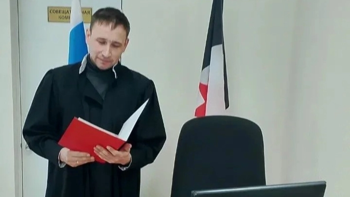 Жительница Глазова получила штраф за оскорбление соседа