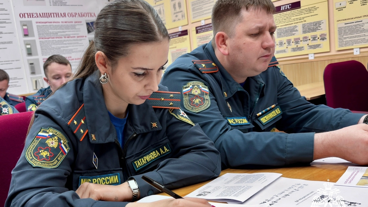 Сотрудники МЧС Удмуртии приняли участие в акции «Диктант Победы»