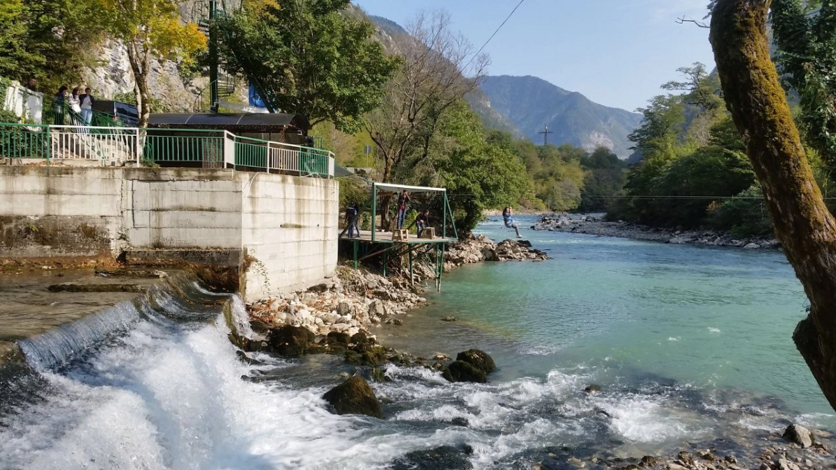 Сами виноваты: за что туристы в Абхазии попадают в неприятности - что знать, чтобы их избежать