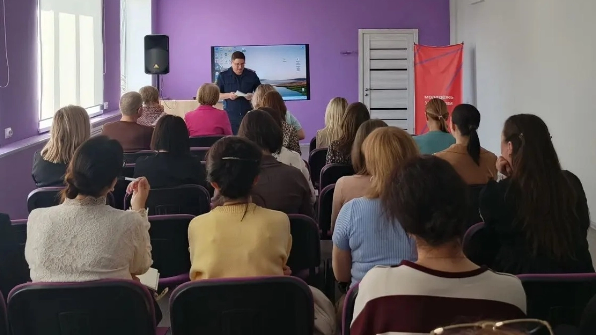 В Удмуртии провели круглый стол для педагогов по профилактике экстремизма и преступности среди подростков