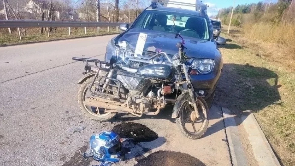 Двое подростков попали в больницу после ДТП с мопедом и иномаркой в Удмуртии