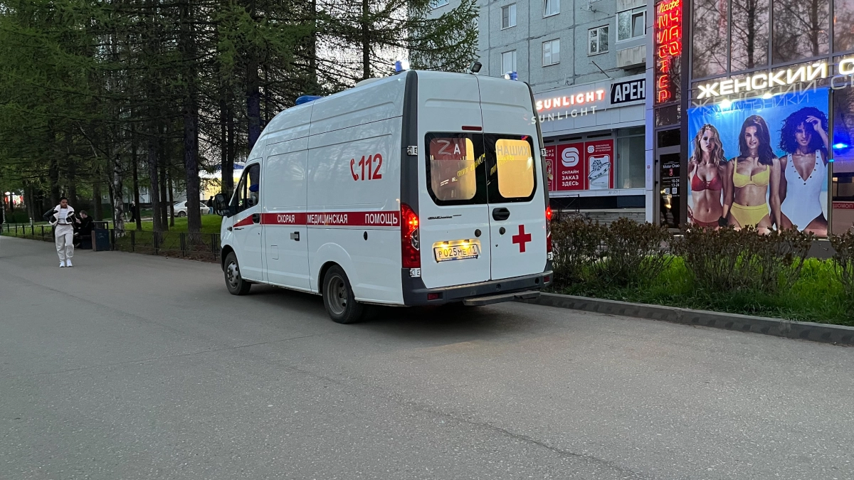 Работница вуза в Удмуртии упала с крыши во время проверки капитального ремонта 