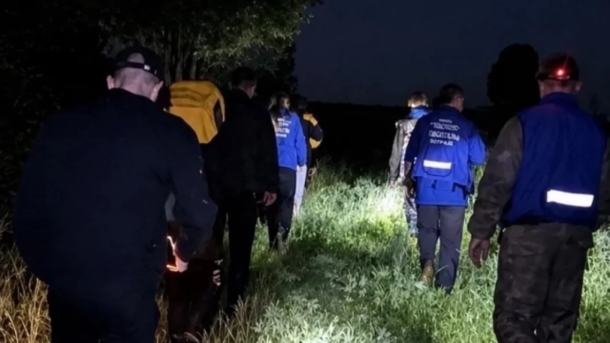 В Удмуртии волонтеры поискового отряда экстренно эвакуировали из леса трех заблудившихся ночью молодых людей