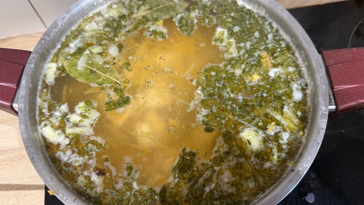 Сливать ли "первую воду" при варке мяса? Шеф-повар поставил жирную точку - теперь нет никаких сомнений