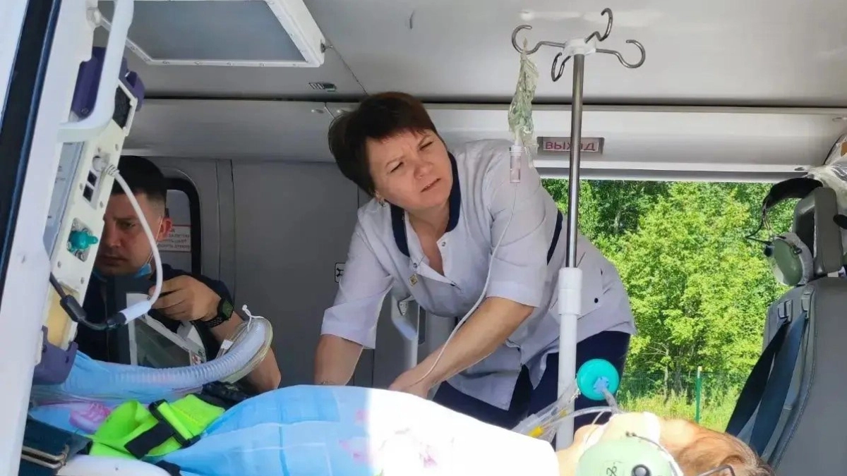 Запустила сердце прямо в небе: фельдшер из Удмуртии спасла ребенка в летящем вертолете