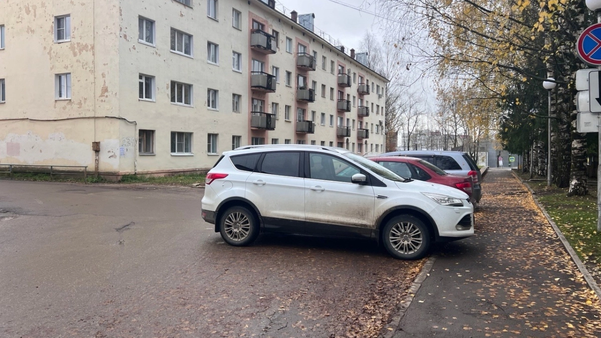 Я взял 10-летний Lexus RX 350, а друг - новую Omoda C5. За год он отдал дилеру 200 тыс., а я поменял масло