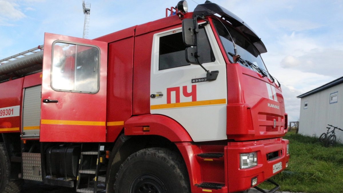 В гаражном кооперативе Глазова сгорел легковой автомобиль