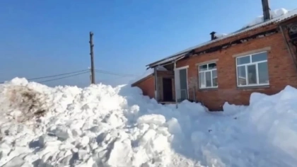 В Удмуртии двое 10-летних детей госпитализированы после схода снега с крыши