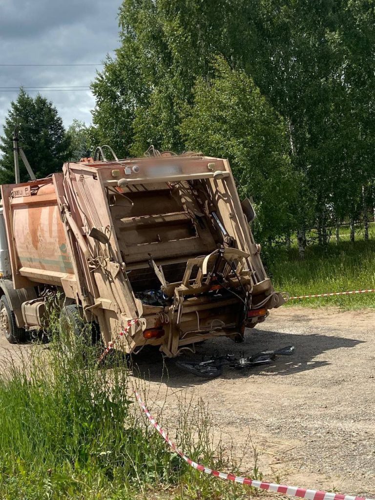 Грузовой автомобиль насмерть сбил 13-летнего ребенка в Удмуртии — Город  Глазов